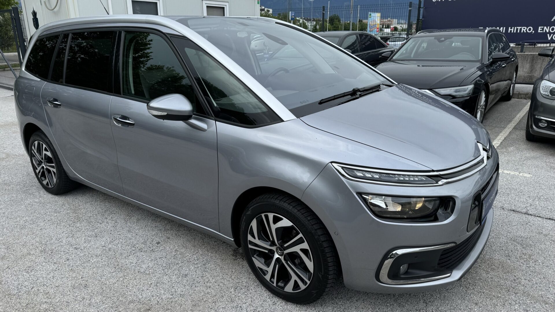 12 Citroen C4 Grand Picasso 1.6 HDI SHINE 120 EXCLUSIVE MAX OPREMA